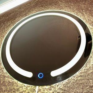 Light up makeup mirror